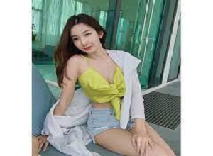 Hot girl xứ sở chùa Vàng 'đắt' show nhờ 3 vòng lý tưởng